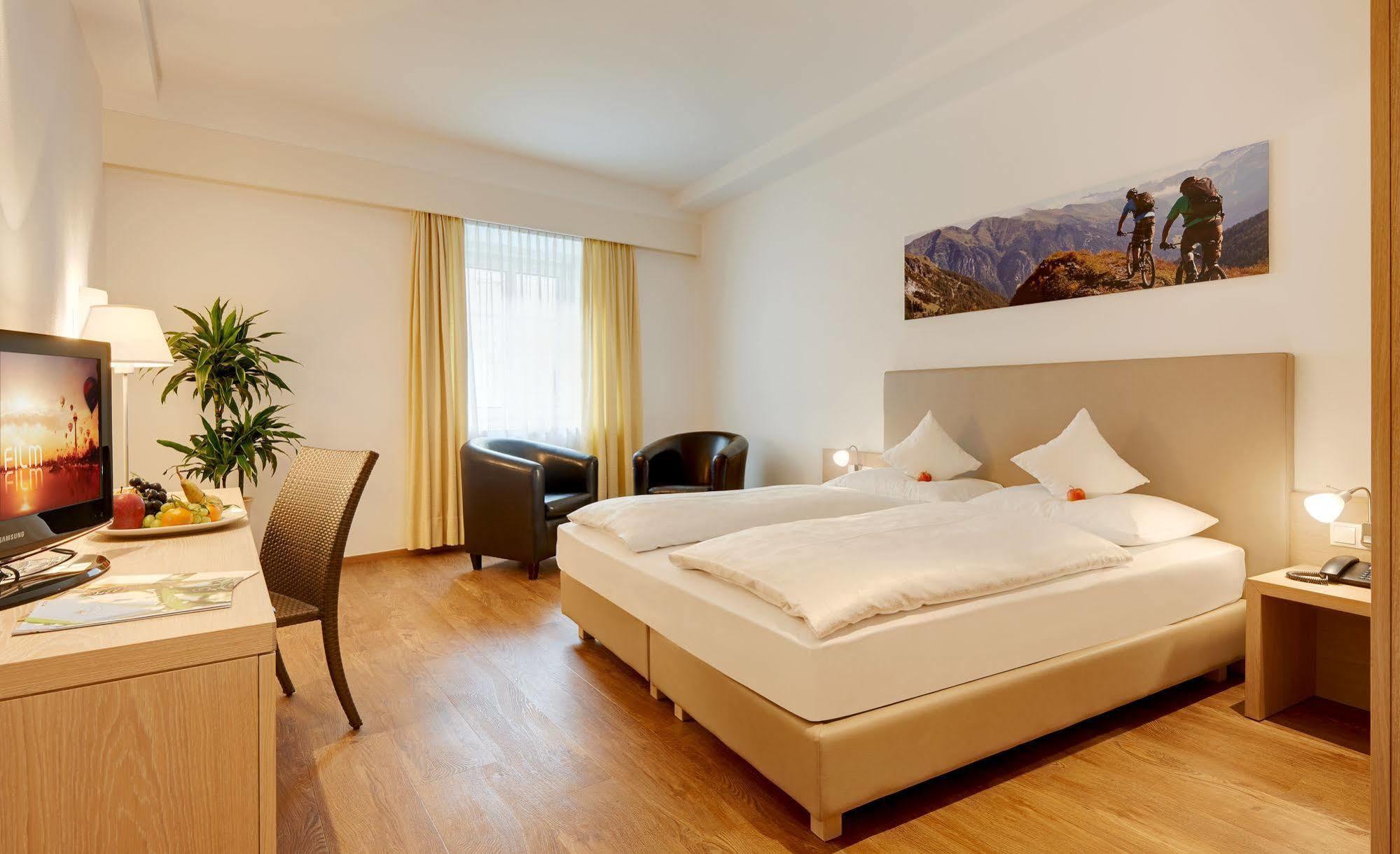 Hotel Krone - Eat, Drink, Stay Брессаноне Экстерьер фото